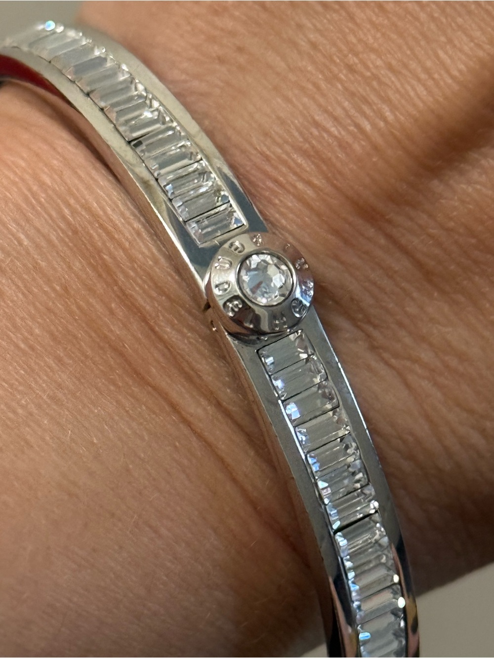 Henri Bendel Silvertone Swarovski Crystal Bracelet 7" - Picture 3 of 7